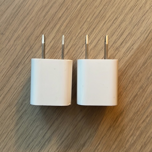 Apple 5W USB Power Adapter - Picture 3 of 3
